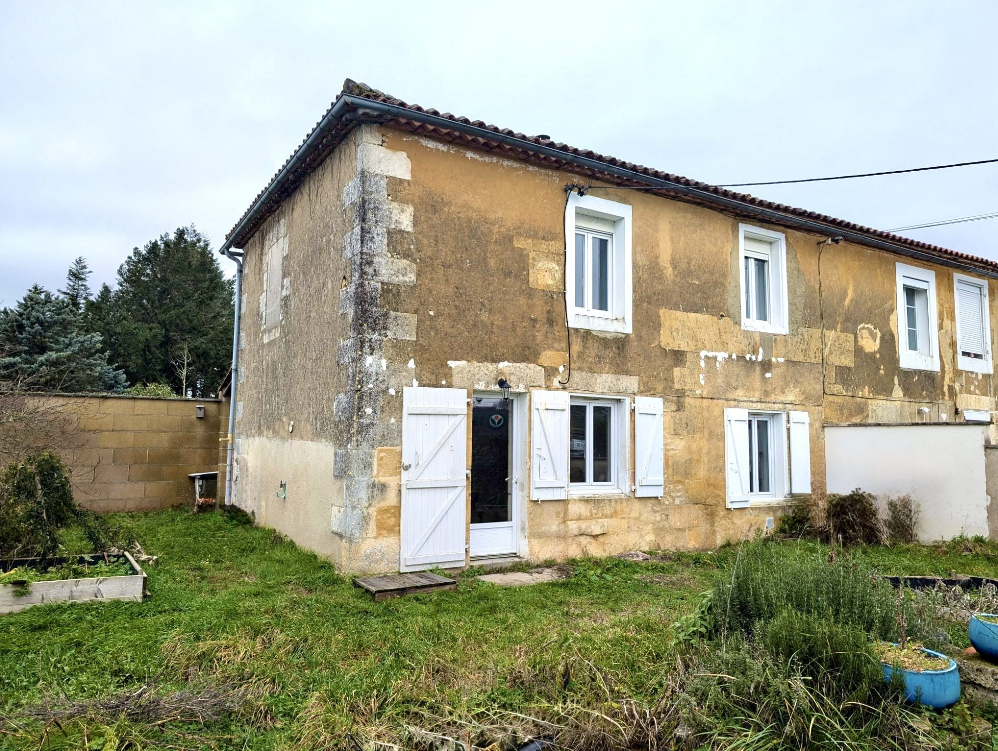 Maison mitoyenne 92 m2 ? La Rochefoucauld/Rivières